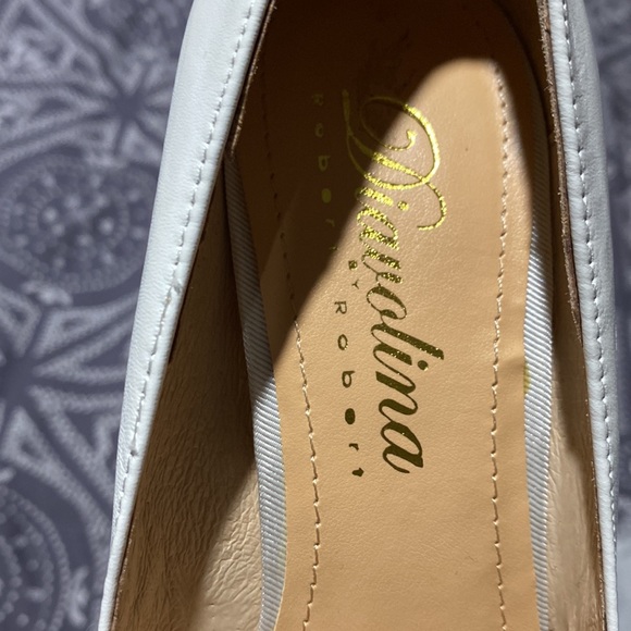 DIAVOLINA Size 9 LEATHER White Heels Silver Capped In Great Cond! - Picture 7 of 8